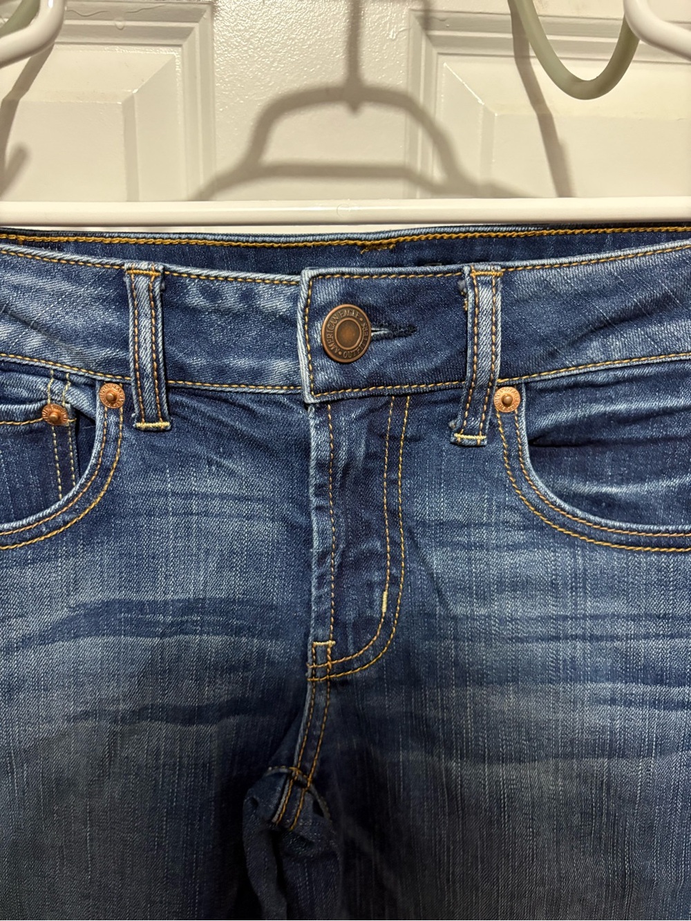 American Eagle Outfitters Women's Flare Jeans in Medium Blue Wash - Picture 2 of 4